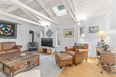 910 N 8th St, Coos Bay, OR 97420 - Photo 10