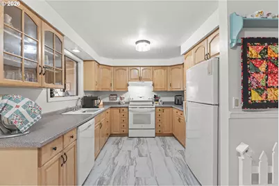 910 N 8th St, Coos Bay, OR 97420 - Photo 18