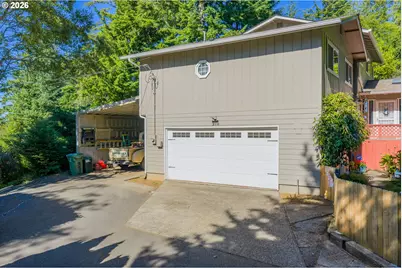 910 N 8th St, Coos Bay, OR 97420 - Photo 6