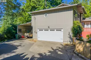 910 N 8th St, Coos Bay, OR 97420 - Photo 6