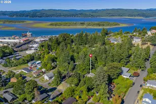 910 N 8th St, Coos Bay, OR 97420 - Photo 2