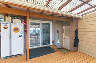 910 N 8th St, Coos Bay, OR 97420 - Photo 22