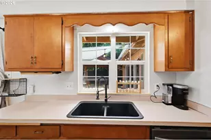 277 71st Pl, Springfield, OR 97478 - Photo 16