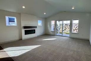 881 NE Laurel Spgs Dr, Hermiston, OR 97838 - Photo 6