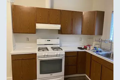 1014 Taylor St, Oregon City, OR 97045 - Photo 8