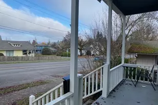 1014 Taylor St, Oregon City, OR 97045 - Photo 2