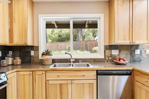 5190 SW Dover Ln, Portland, OR 97225 - Photo 16