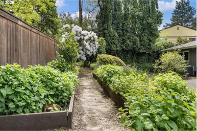 5190 SW Dover Ln, Portland, OR 97225 - Photo 36