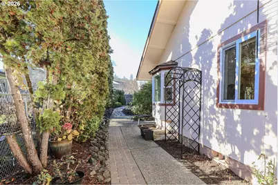 1682 NW Hopper Ct, Roseburg, OR 97471 - Photo 32