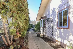 1682 NW Hopper Ct, Roseburg, OR 97471 - Photo 32