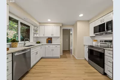 12945 SW Hackamore Ct, Beaverton, OR 97008 - Photo 10