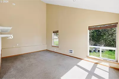 28460 Sutherlin Ln, Eugene, OR 97405 - Photo 10