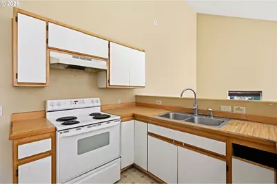 28460 Sutherlin Ln, Eugene, OR 97405 - Photo 8