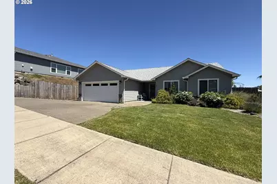 784 Pebble Crk St, Sutherlin, OR 97479 - Photo 6