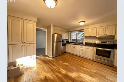 7612 SW Cresmoor Dr, Beaverton, OR 97008 - Photo 6