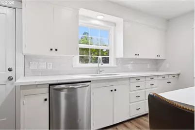9233 SE Morrison St, Portland, OR 97216 - Photo 18