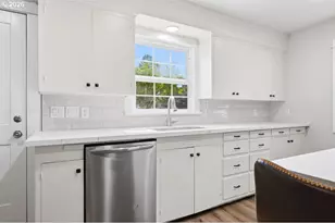 9233 SE Morrison St, Portland, OR 97216 - Photo 18
