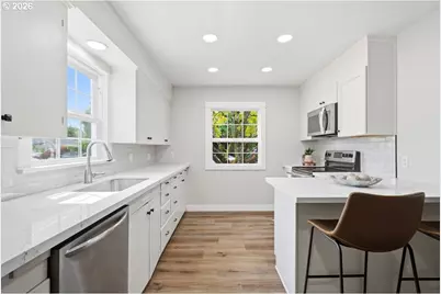 9233 SE Morrison St, Portland, OR 97216 - Photo 16