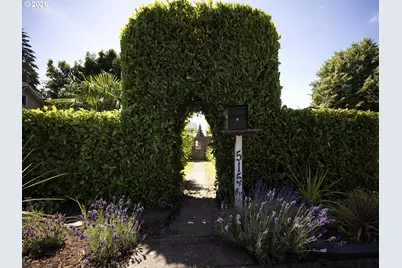 515 E Gloucester St, Gladstone, OR 97027 - Photo 2