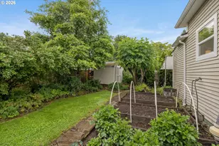 522 NE Sumner St, Portland, OR 97211 - Photo 38