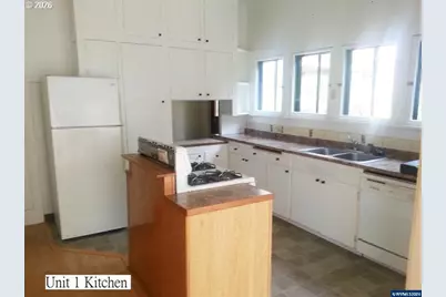 700 S Water St, Silverton, OR 97381 - Photo 6