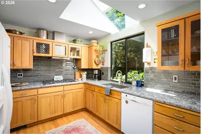 1546 SW Upland Dr, Portland, OR 97221 - Photo 12
