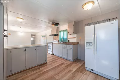 34956 Seavey Loop Rd #11, Eugene, OR 97405 - Photo 4