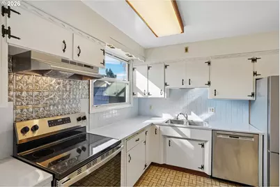 8417 N Berkeley Ave, Portland, OR 97203 - Photo 16