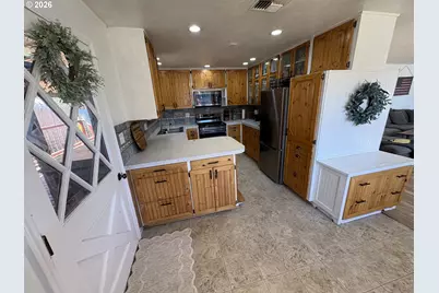 5968 E St, Springfield, OR 97478 - Photo 8