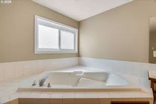1522 NE Marine Dr, Portland, OR 97211 - Photo 36