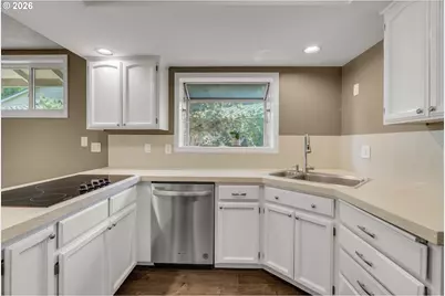 1522 NE Marine Dr, Portland, OR 97211 - Photo 18