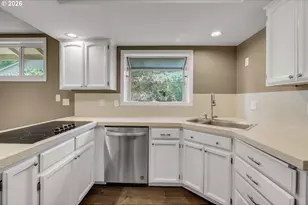 1522 NE Marine Dr, Portland, OR 97211 - Photo 18