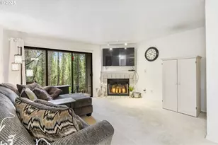 4000 Carman Dr, Lake Oswego, OR 97035 - Photo 4