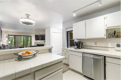 4000 Carman Dr #E-68, Lake Oswego, OR 97035 - Photo 8