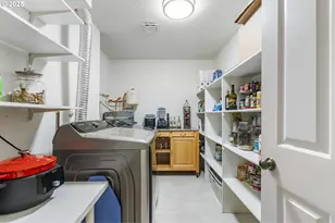 4000 Carman Dr, Lake Oswego, OR 97035 - Photo 10