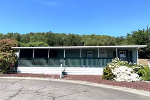 909 Shadow Ranch Ln, Roseburg, OR 97470 - Photo 2
