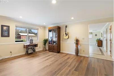 2164 SE Douglas Ave, Roseburg, OR 97470 - Photo 8