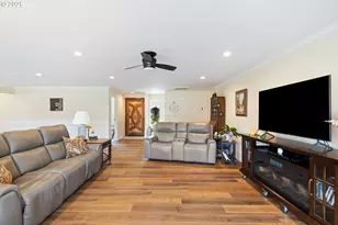 2164 SE Douglas Ave, Roseburg, OR 97470 - Photo 12