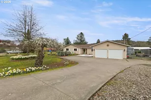 2164 SE Douglas Ave, Roseburg, OR 97470 - Photo 4