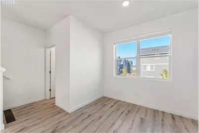 988 SW 2nd Way, Troutdale, OR 97060 - Photo 10