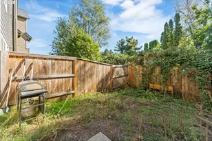 988 SW 2nd Way, Troutdale, OR 97060 - Photo 22