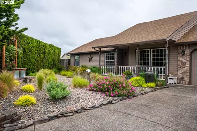 365 SE 7th Way, Canby, OR 97013 - Photo 2