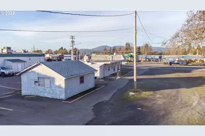 4265 Main St, Springfield, OR 97478 - Photo 30