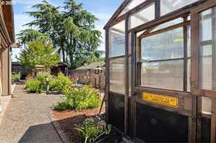 210 S 2nd St, Carlton, OR 97111 - Photo 36