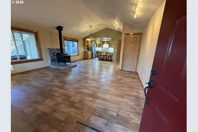 210 S 2nd St, Carlton, OR 97111 - Photo 6