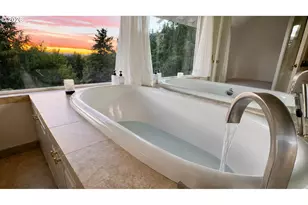 18 Northview Ct, Lake Oswego, OR 97035 - Photo 2