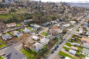 724 E 14th St, The Dalles, OR 97058 - Photo 36