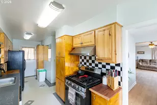 724 E 14th St, The Dalles, OR 97058 - Photo 10