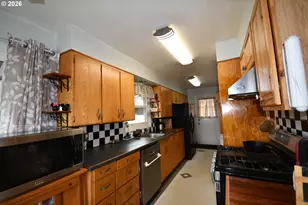 724 E 14th St, The Dalles, OR 97058 - Photo 12