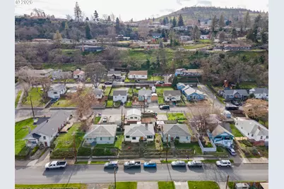 724 E 14th St, The Dalles, OR 97058 - Photo 28